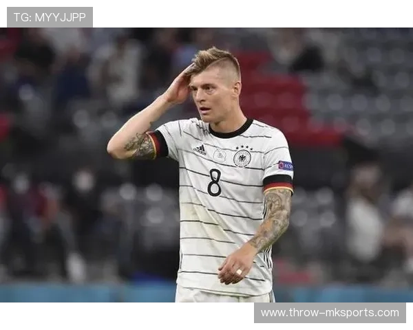 克罗斯关键助攻助球队逆转取胜，中场核心表现惊艳全场